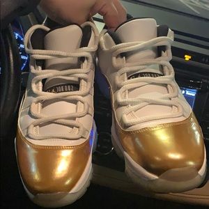 Jordan 11 low. White and gold.